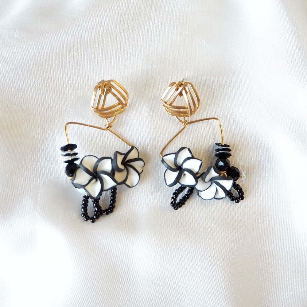 Flower Black Crystal Beaded Dangle Gold Earrings